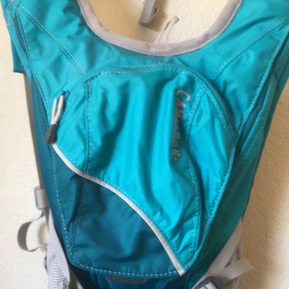 Camelbak 2 liter like NEW! - Picture 2 of 11